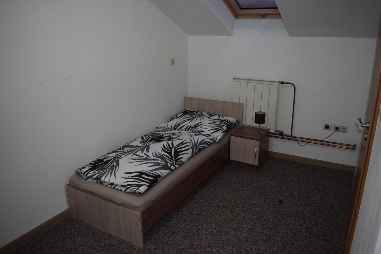 Ms-Ubytovanie Hotel Dolny Kubin Bagian luar foto