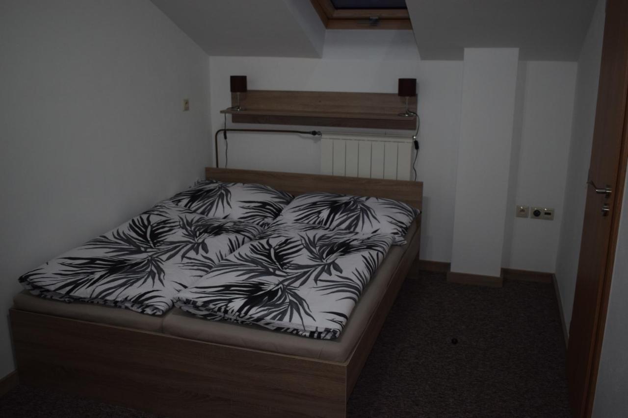 Ms-Ubytovanie Hotel Dolny Kubin Bagian luar foto