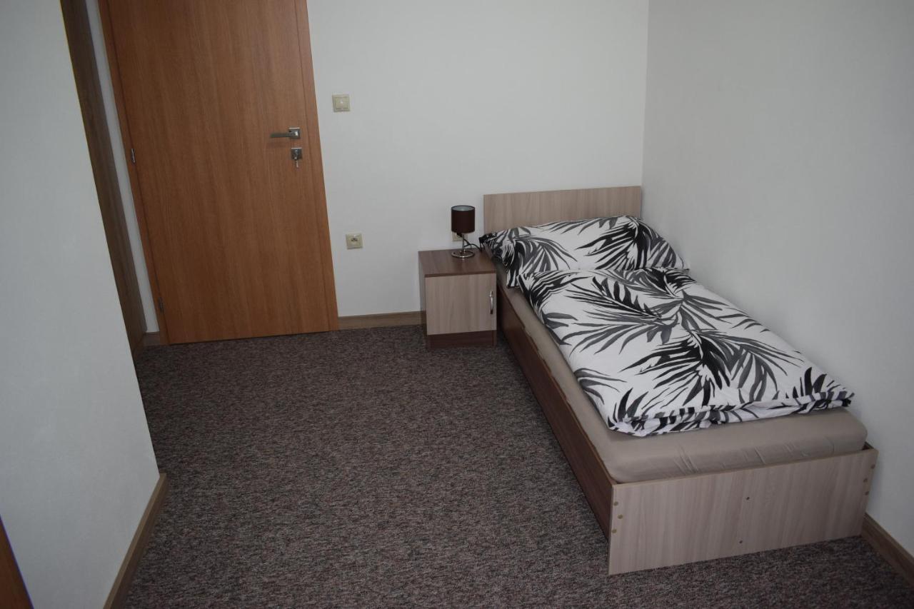 Ms-Ubytovanie Hotel Dolny Kubin Bagian luar foto