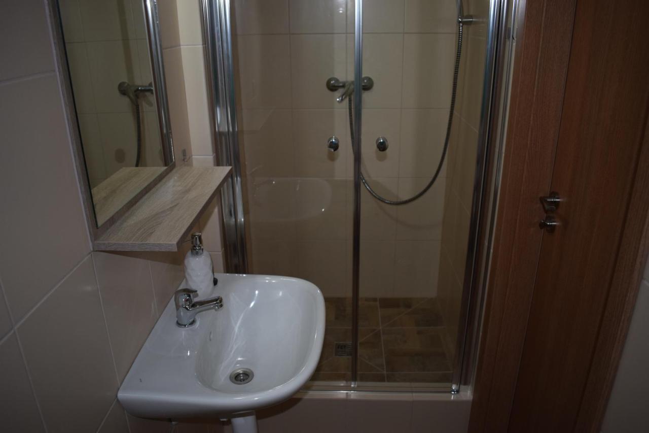 Ms-Ubytovanie Hotel Dolny Kubin Bagian luar foto