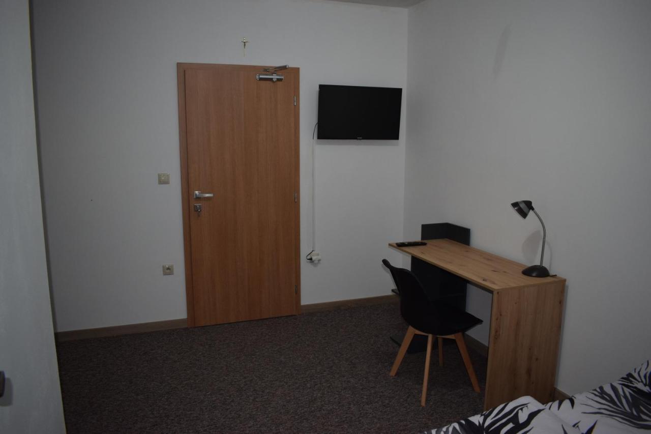 Ms-Ubytovanie Hotel Dolny Kubin Bagian luar foto